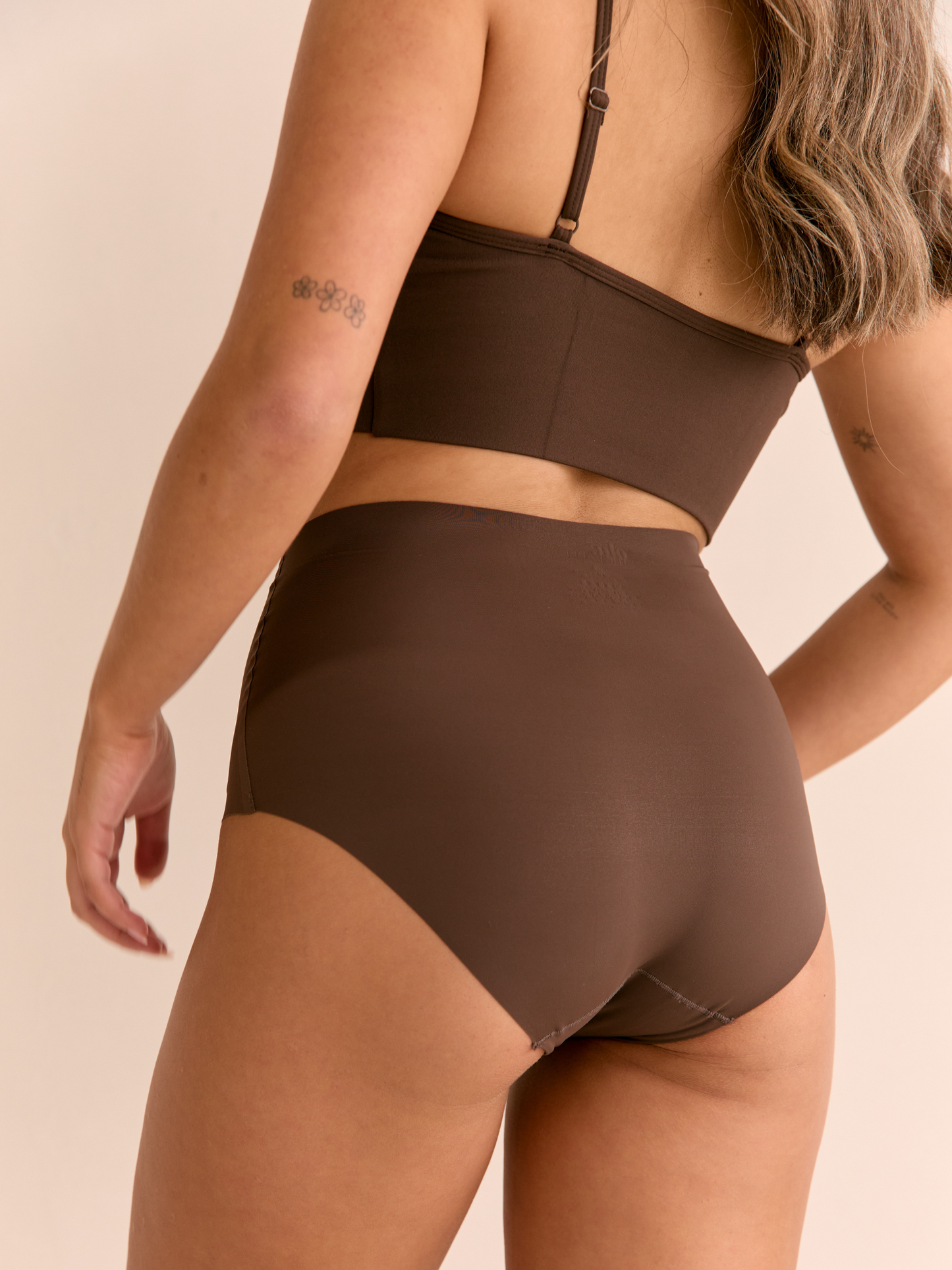 V Crop Bralette – Hot Fudge