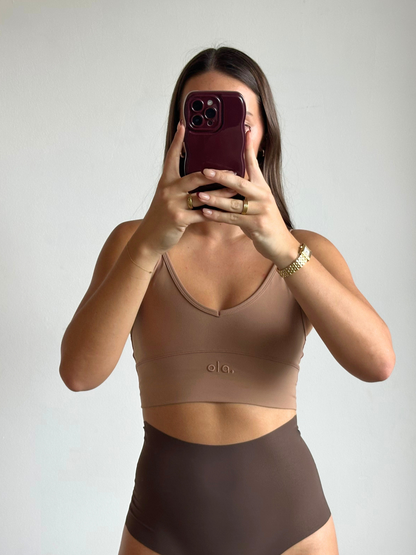 V Crop V2 – Macchiato