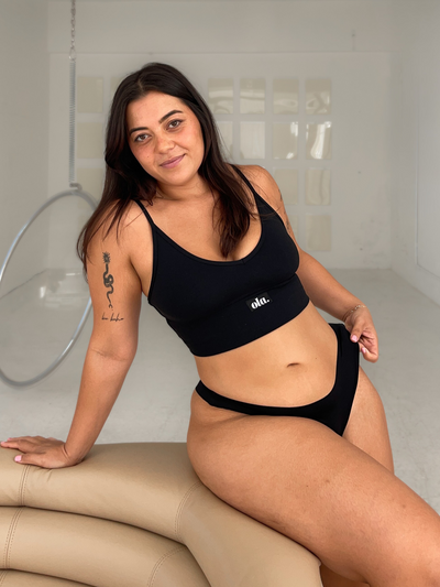 V Crop Bralette – Black