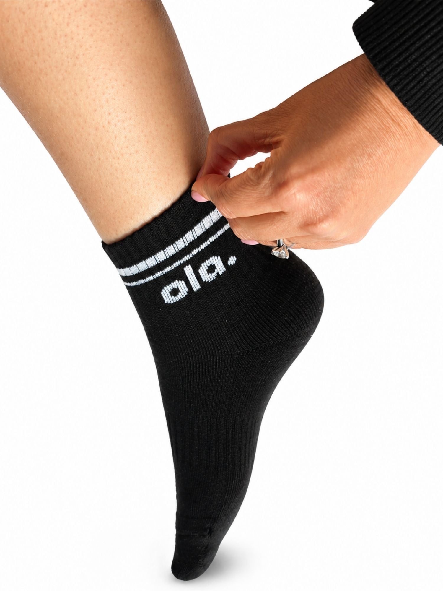 Ola quarter crew socks ankle detail