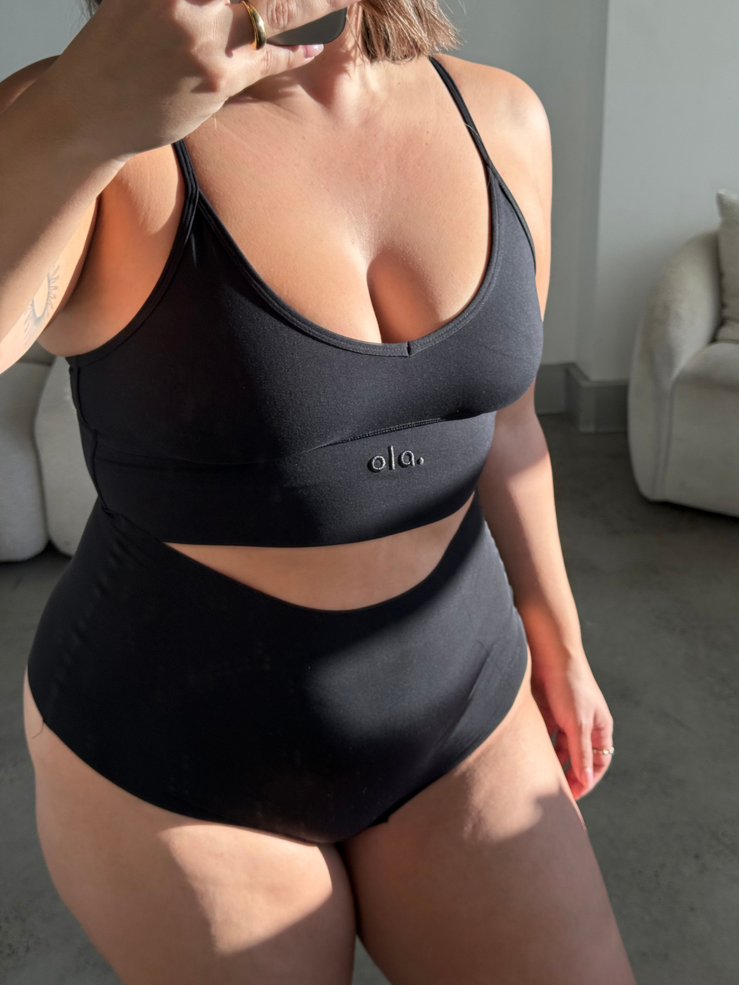 V Crop – Black
