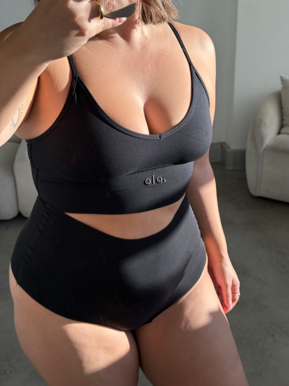 V Crop – Black