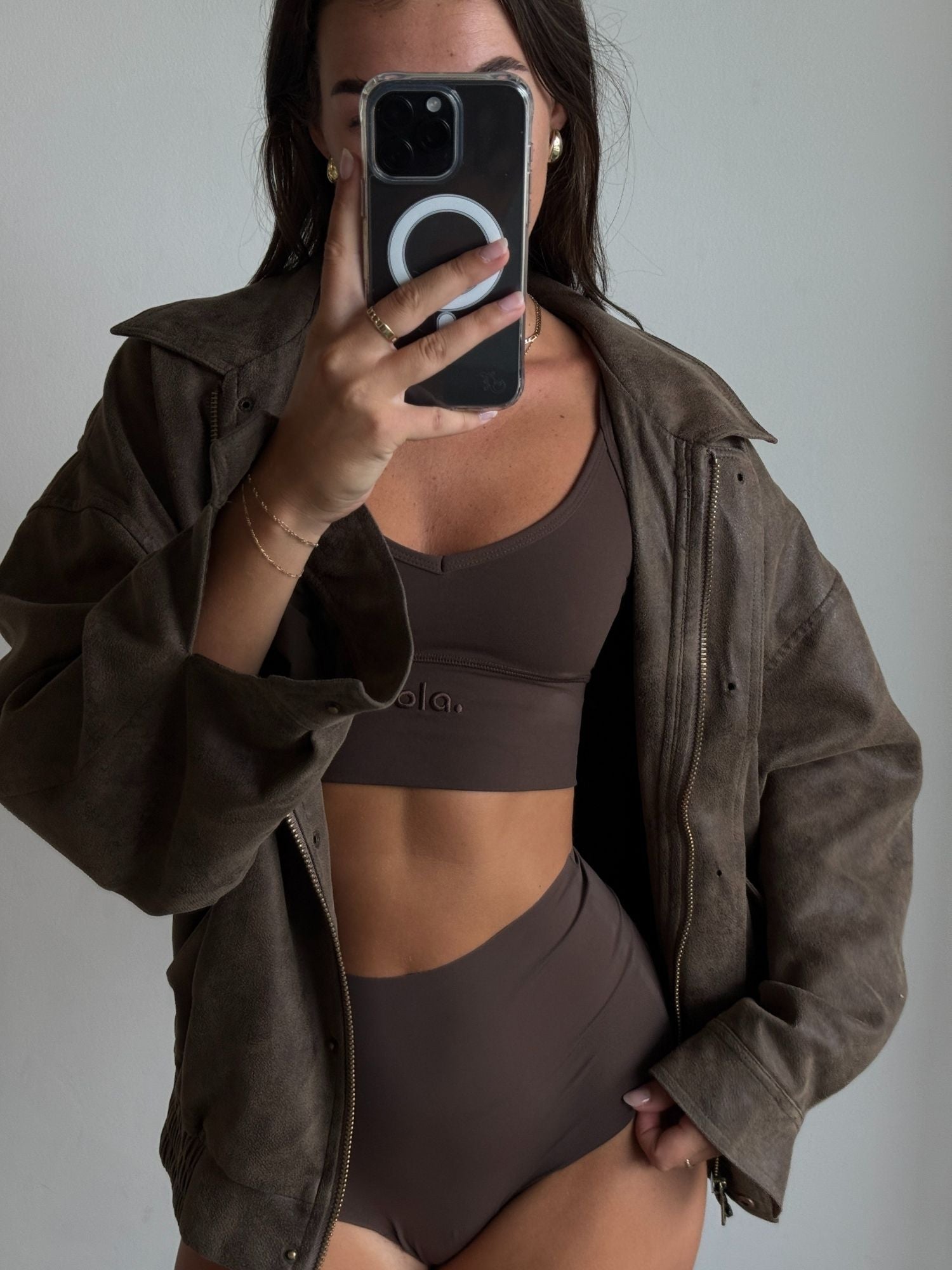 Hot Fudge V Crop model back view