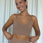 Macchiato V Crop model three-quarter view